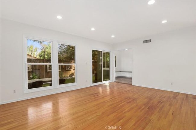 Photo - 5634 Ponce Ave