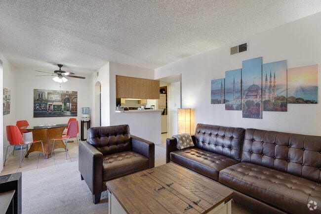 2 habitaciones, 2 baños, 950 pies cuadrados, sala de estar y cocina - Highland Terrace