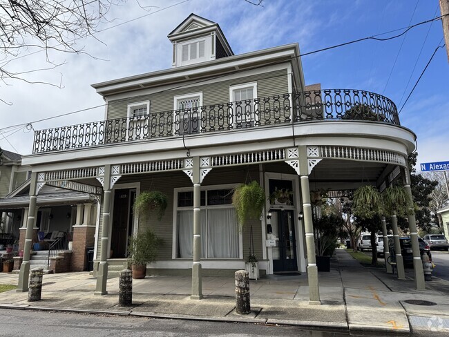 Building Photo - 639 N Alexander St Unit Apt F