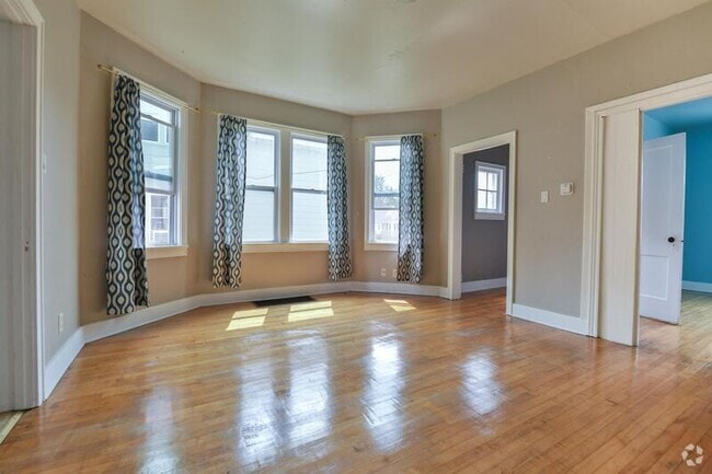 Building Photo - 1217 Chicago St Rental
