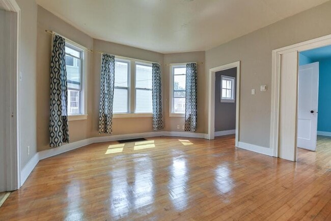 Building Photo - 1217 Chicago St Rental