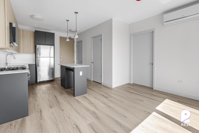 Photo - 670 N May St Unidad 514