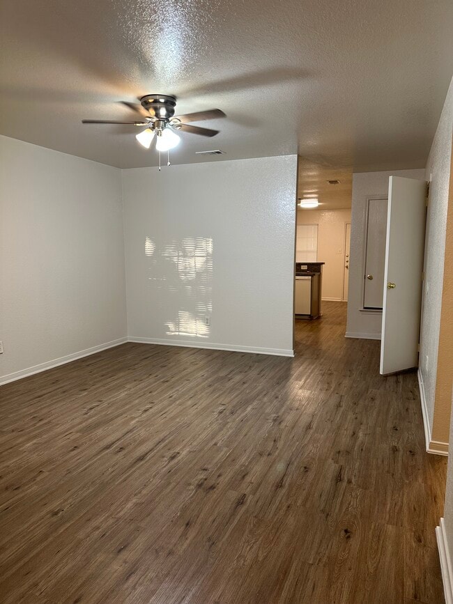 Photo - 304 N Ann Blvd