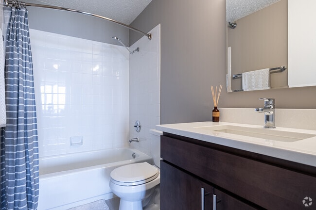 2BR, 2BA - 1,175SF - Primary Bathroom