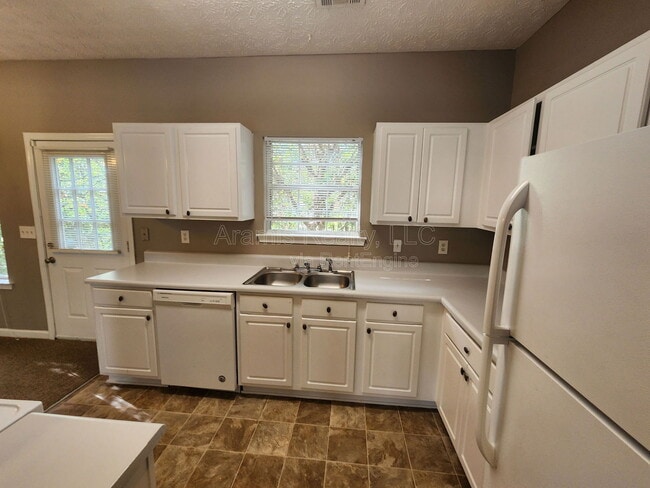 Photo - 4519 Swan Trce