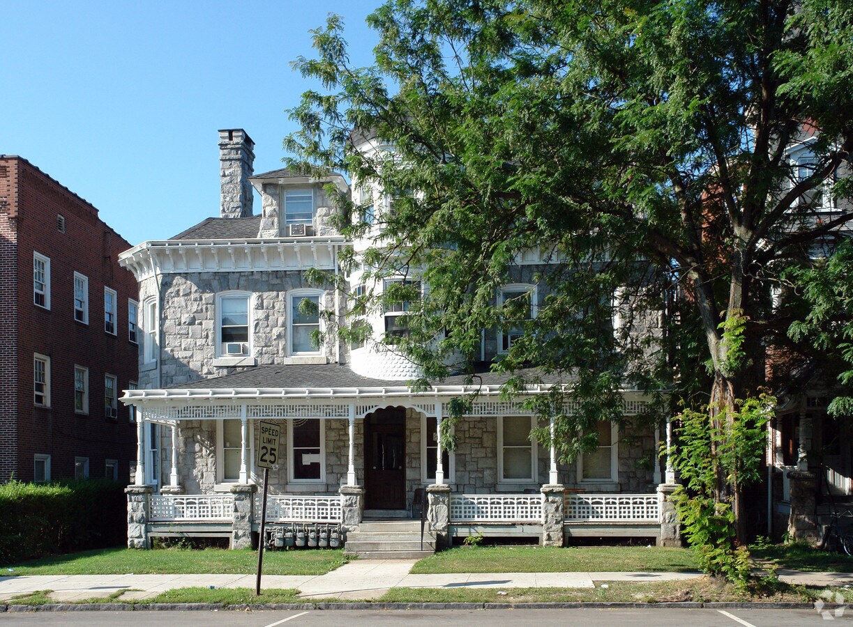 Photo - 824 W Main St