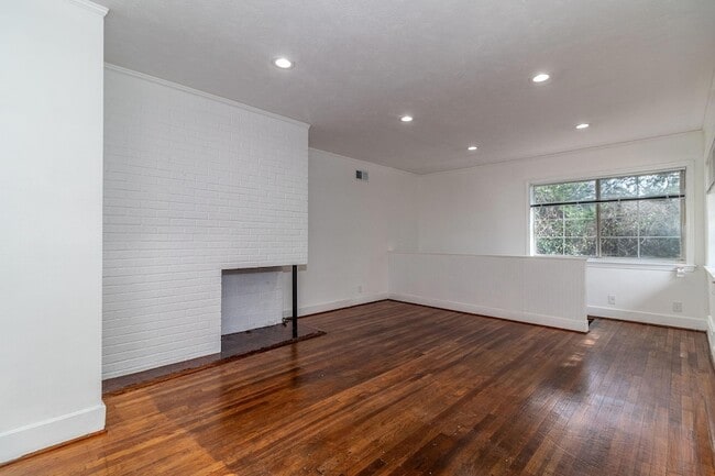 Photo - 2113 Cresswell Dr