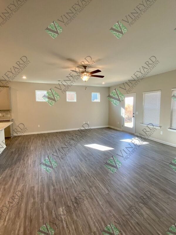 Photo - 186 Malbone St SW