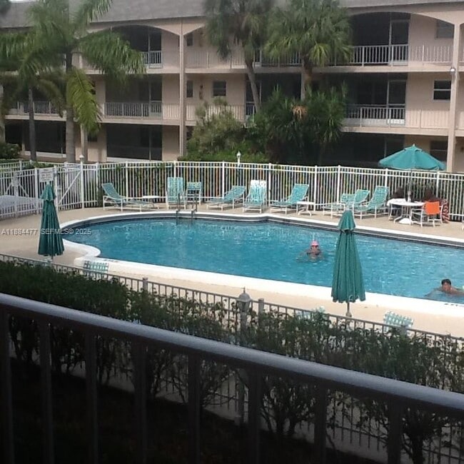 Building Photo - 541 Blue Heron Dr Unit 215