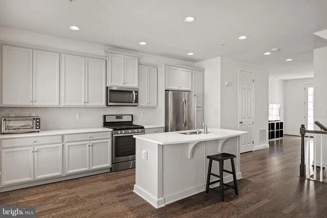 Photo - 608 Mayer Pl