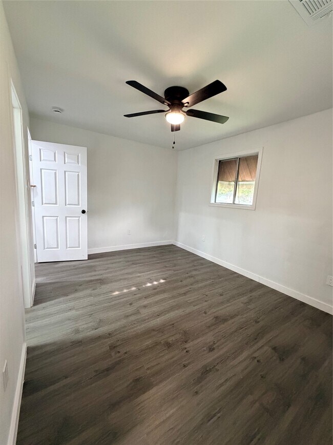 Photo - 2426 Dupont St