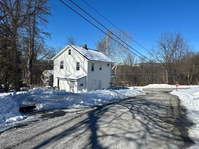 Building Photo - 44 Oak St