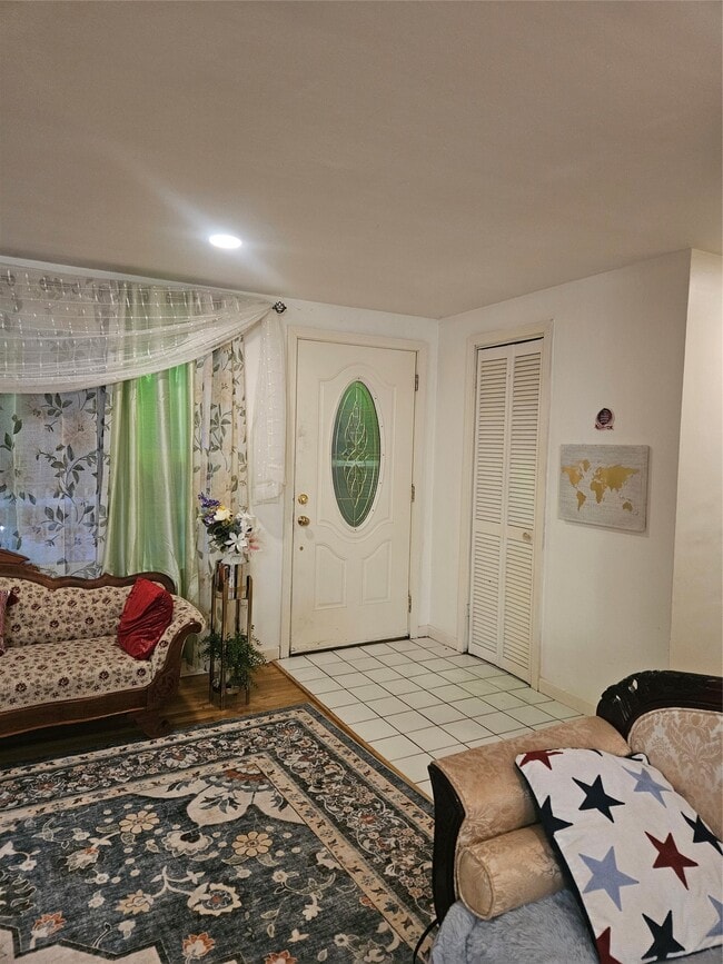 Building Photo - 12 Brookside Ave W