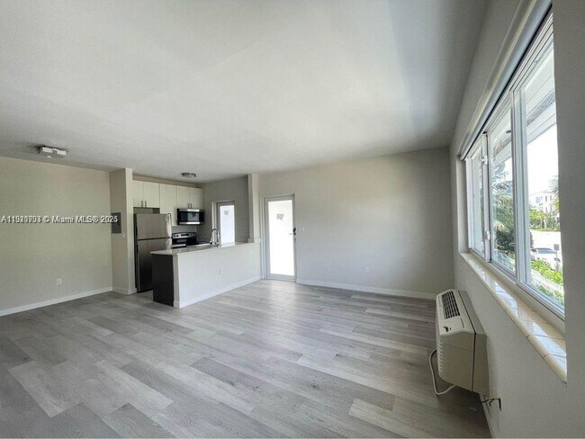 Photo - 1535 Michigan Ave Unidad 1