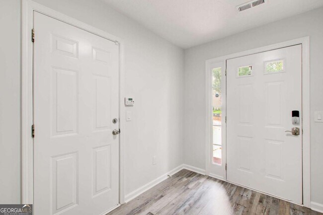 Photo - 2470 Stonegate Dr