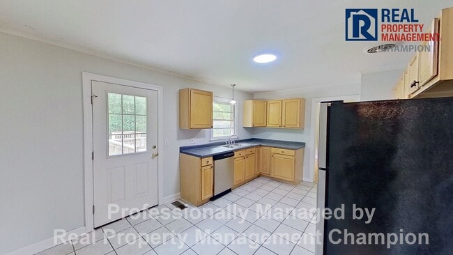 Photo - Great 3 BD/1 BA Ranch Style Home w/Large Yard