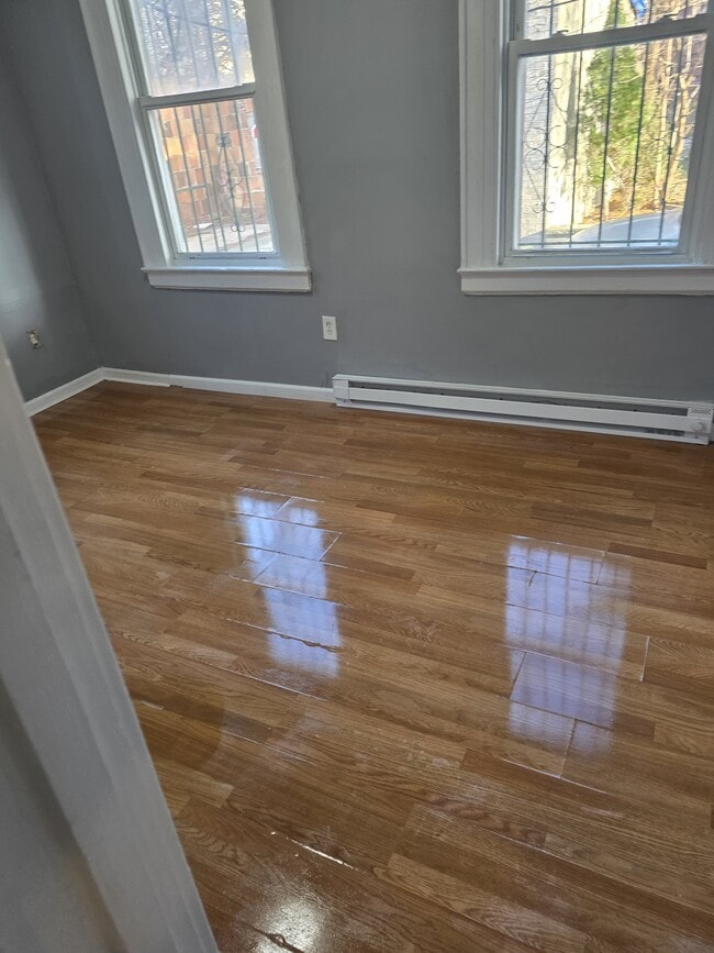 Building Photo - 706 Grove St Unit 1