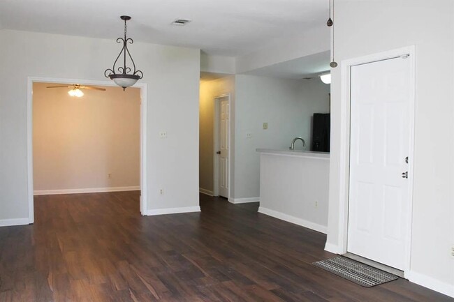 Photo - 1619 Parkfield Cir