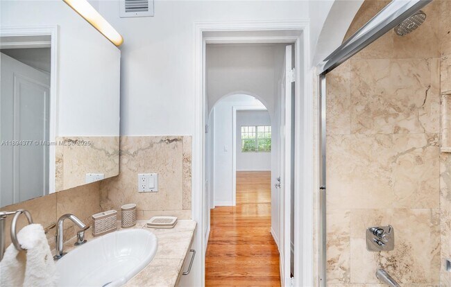 Photo - 32 Calabria Ave Unit 2