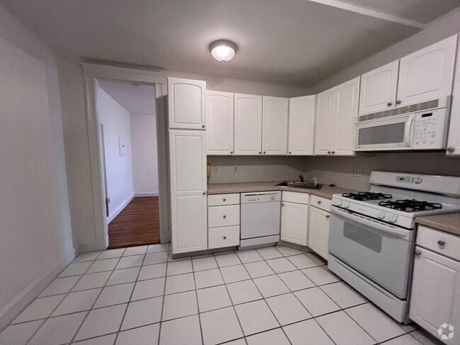 Building Photo - 856 Massachusetts Ave Unit 2 Rental