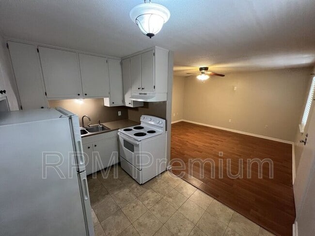 Photo - 4133 Lee St Unit 17