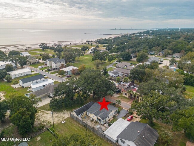 176 Markham Dr