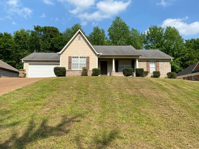 Building Photo - SPRING LAKE ADORABLE HOME with Backyard Fence