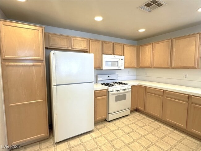 Building Photo - 2325 Windmill Pkwy Unit 222 Rental