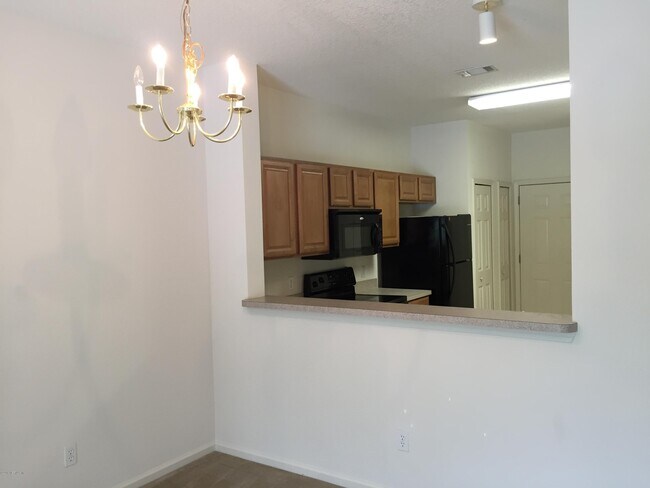 894 Scrub Jay Dr