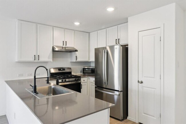 Photo - 9028 James Bowie