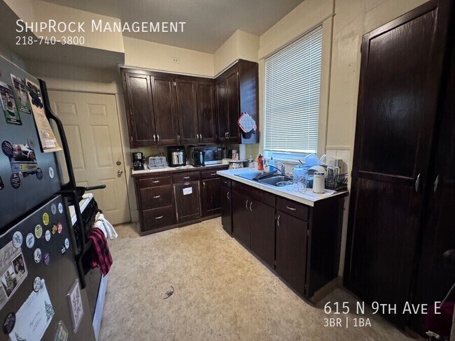 Photo - 615 N 9th Ave E