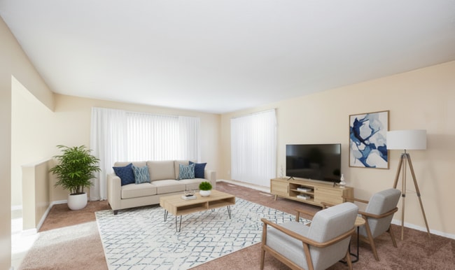 Photo - 25240 Sandhurst Rd