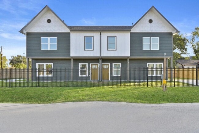 Building Photo - 6417 Eastland St