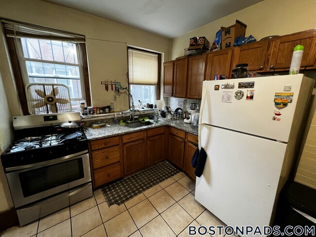 Building Photo - 4.5 Centre St Unit 1 Rental