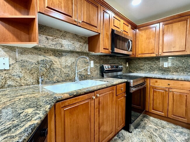 Building Photo - 2910 DC Country Club Boulevard Rental