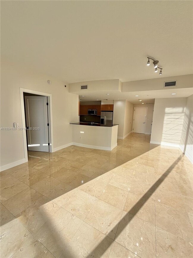 Photo - 1060 Brickell Ave Unit 3705