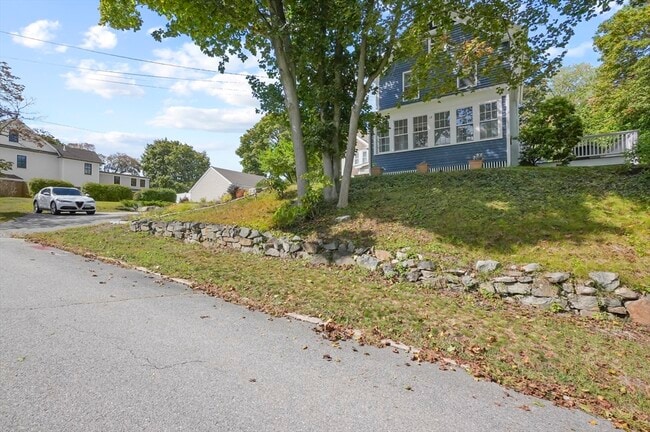 Photo - 12 Moulton St