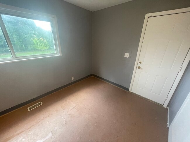 Photo - 906 Moore St