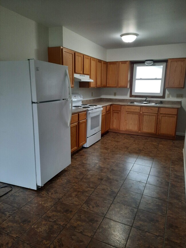 Photo - 3039 Runway Ave