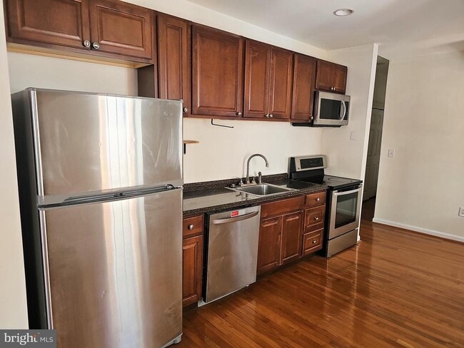 Photo - 927 N 6th St