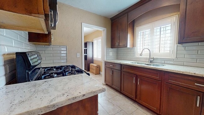 Photo - 4146 E McKenzie Ave