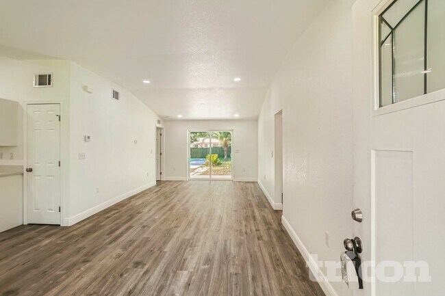 Photo - 2625 Nova Dr