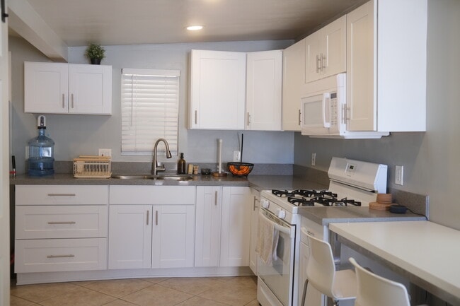 Photo - 3942 Marron St Unidad Furnished Studio