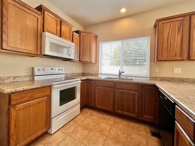 Photo - Gorgeous 3 Bed 2.5 Bath Home in Thompson River Ranch!