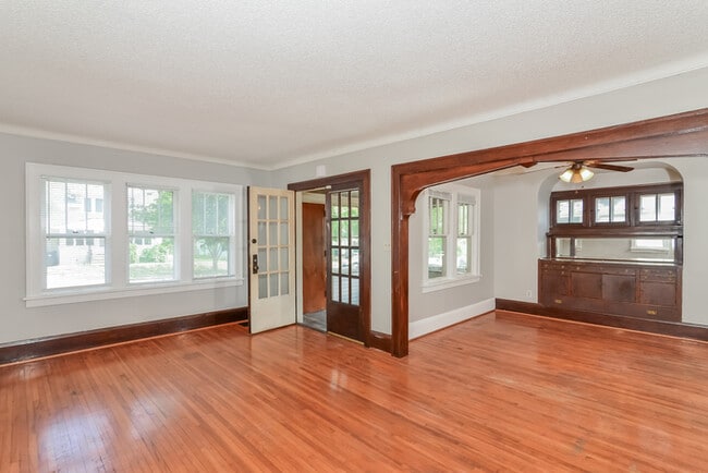 Photo - 891 Hazelwood St