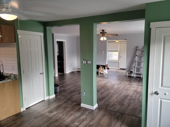 Photo - 639 N Main ST