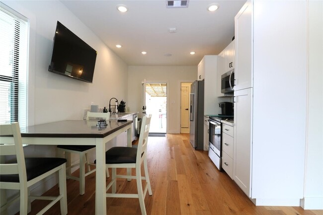 Photo - 5506 Ave Q 1/2