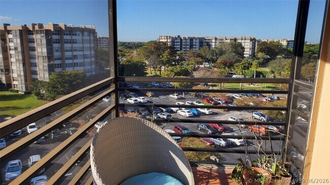 1400 St Charles Pl Unit 713