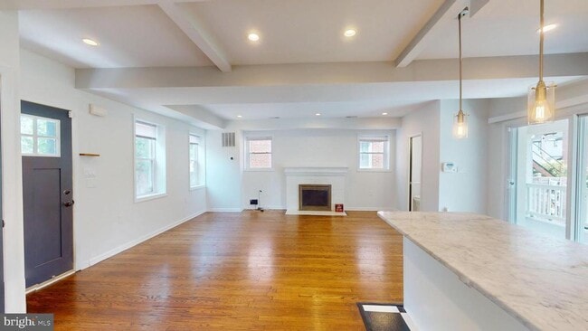 Photo - 452 Oakwood St SE