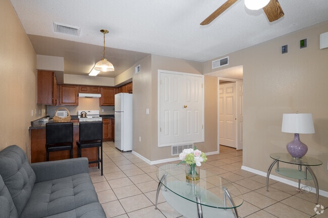 3BR, 2BA - 1,083SF - Living Room